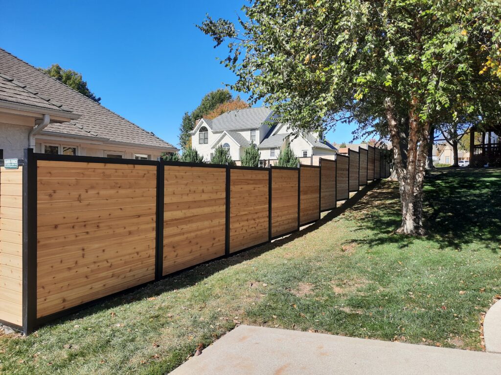 Horizontal wood privacy fence